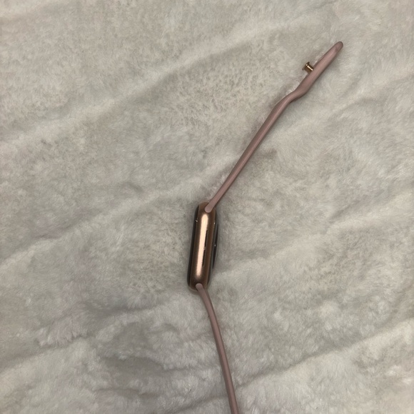 COPY - Apple Watch SE - Picture 4 of 6